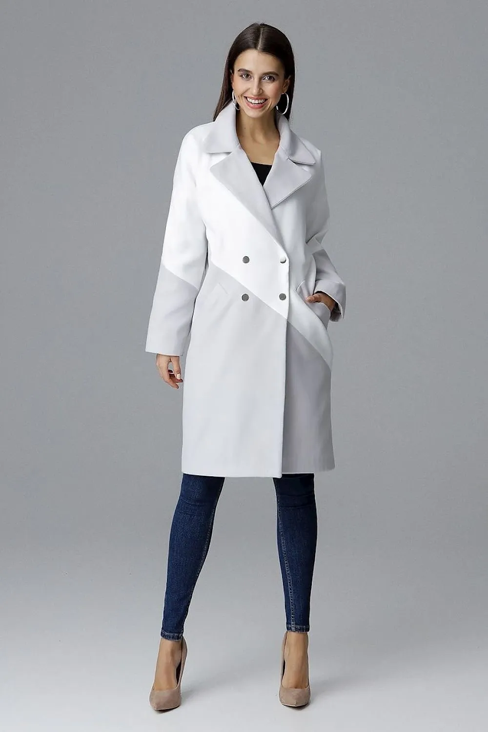 A stylish two-tone coat with a turn-up collar and pockets Figl