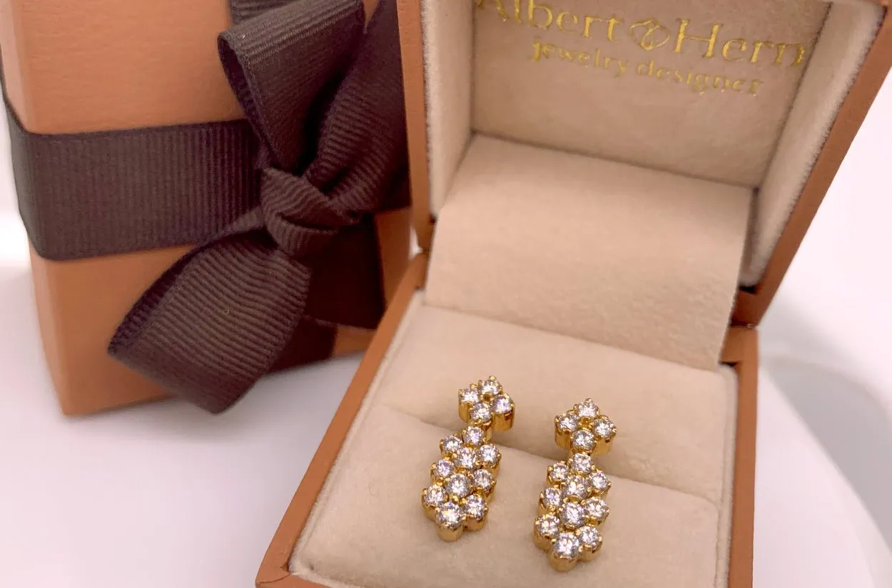 Earrings 18kt Glamorous Vintage Studs with Diamonds