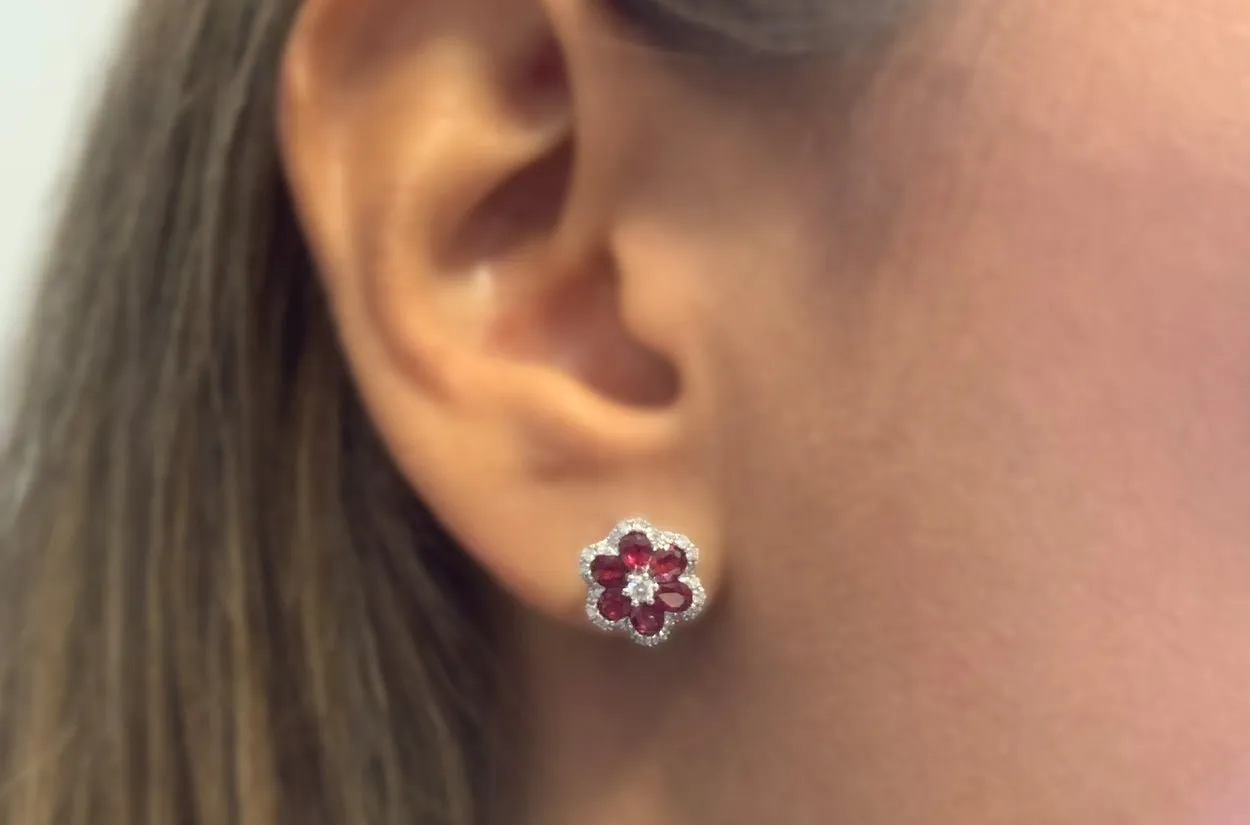 Earrings 18kt Gold Flowers with Rubies & Diamonds Studs