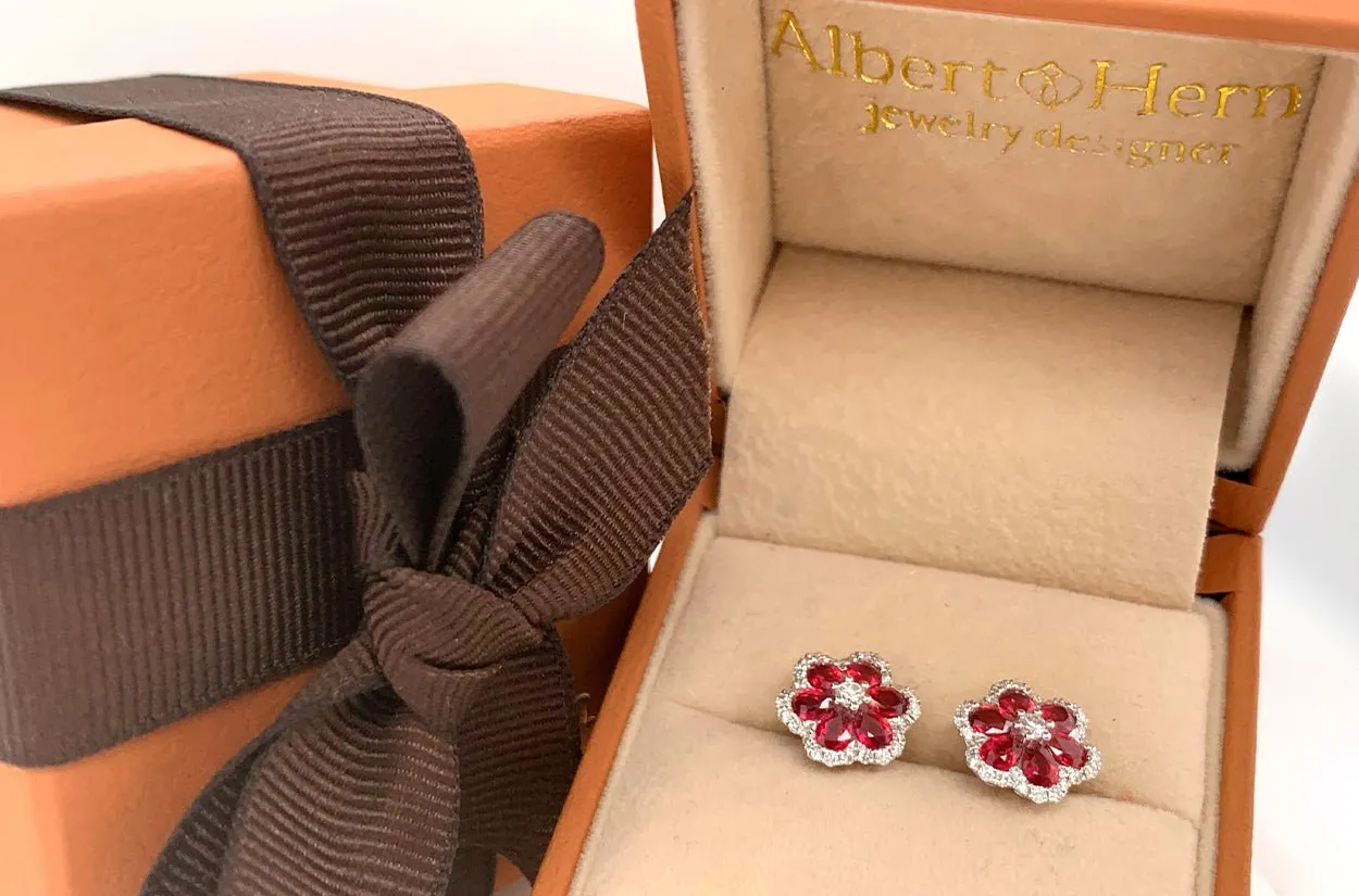 Earrings 18kt Gold Flowers with Rubies & Diamonds Studs