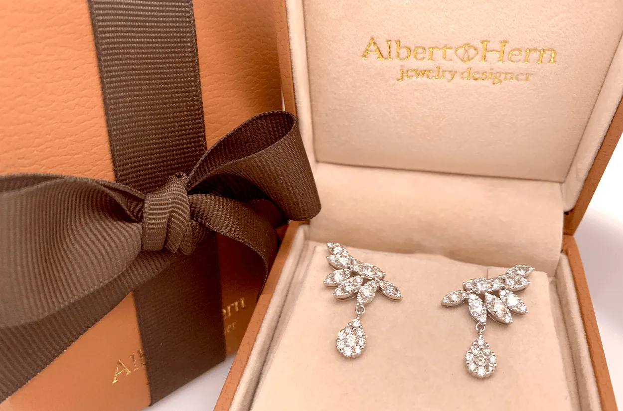 Earrings 18kt Gold Look-at-me Marquise & Pear Illusion Diamonds