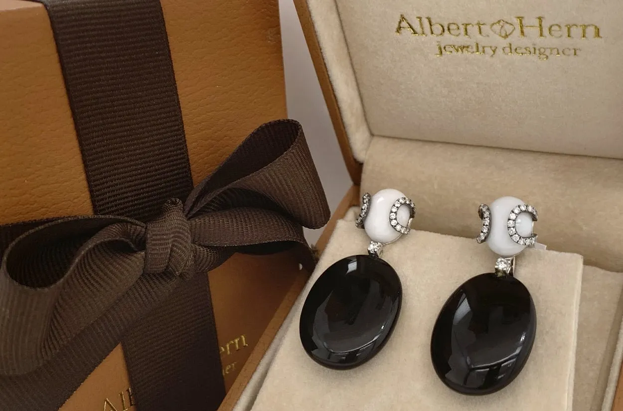 Earrings 18kt Gold Onyx & White Agatha Diamonds