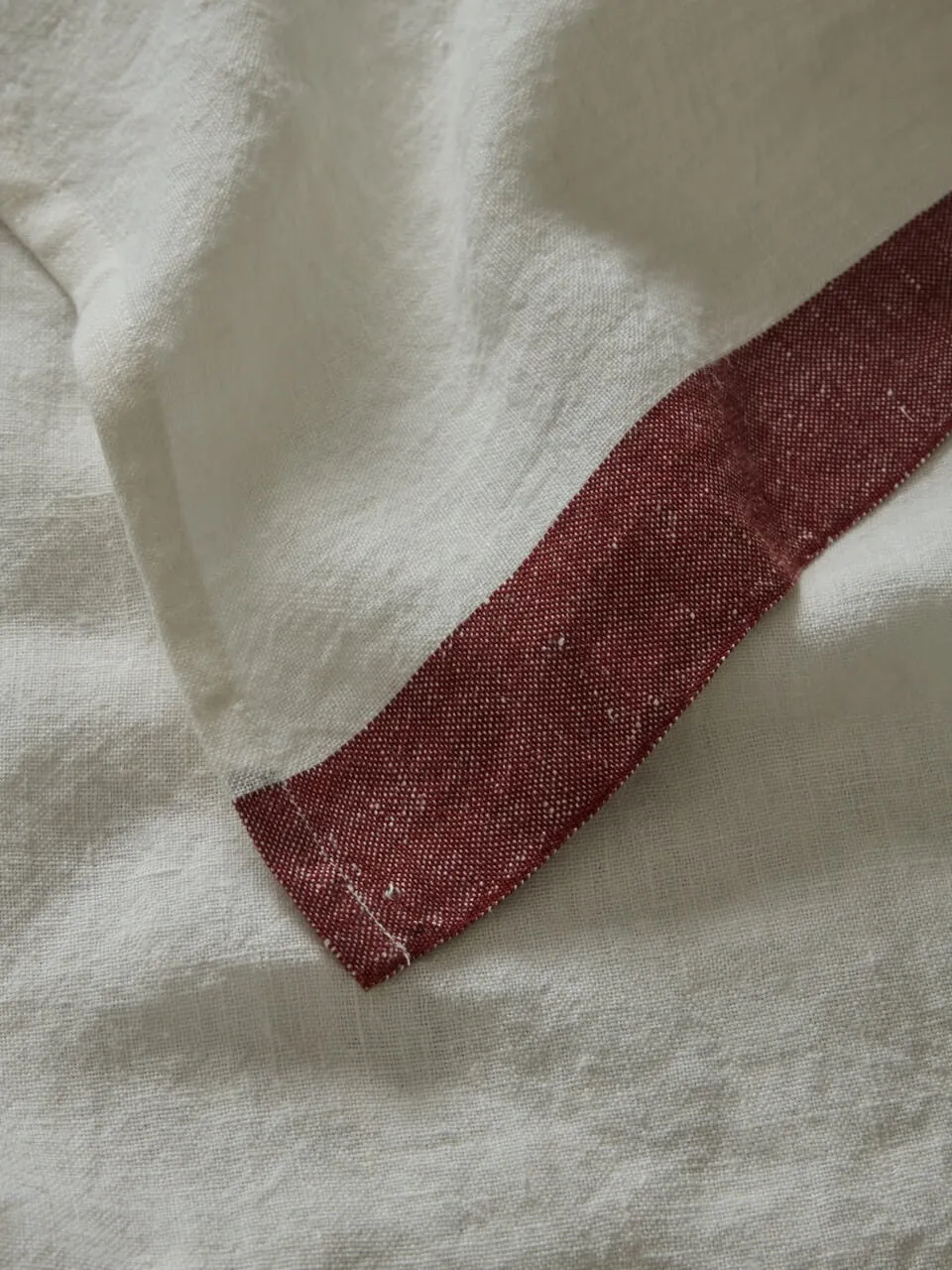 Linen Tablecloth with Burgundy Trim